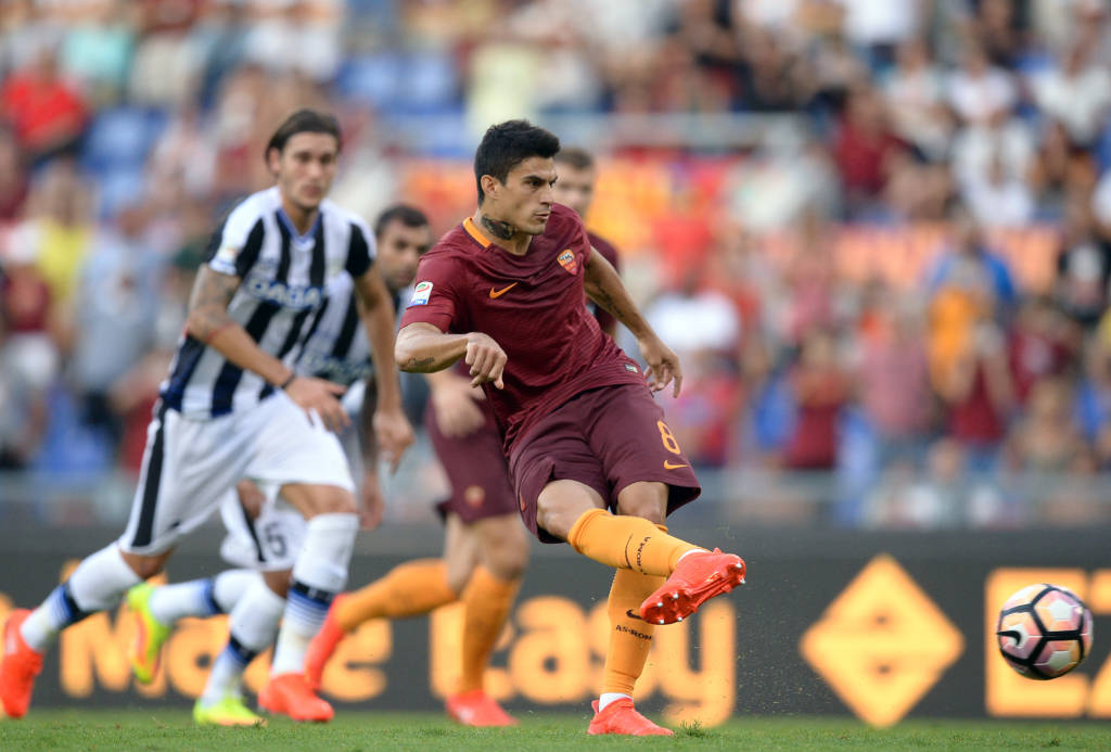 Perotti começou no banco, mas entrou no decorrer do jogo e fez dois gols no pênalti (Foto: Filippo Monteforte/AFP)