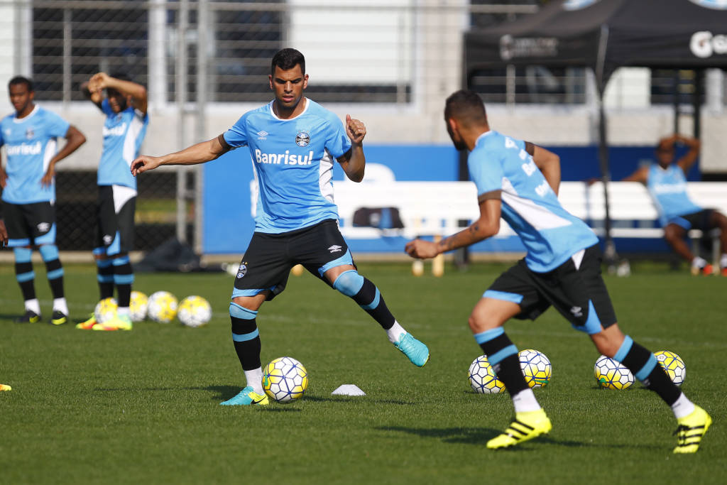 Recuperado de problemas no joelho e no tornozelo, Maicon está à disposição de Roger (Foto: Lucas Uebel;Grêmio FBPA)