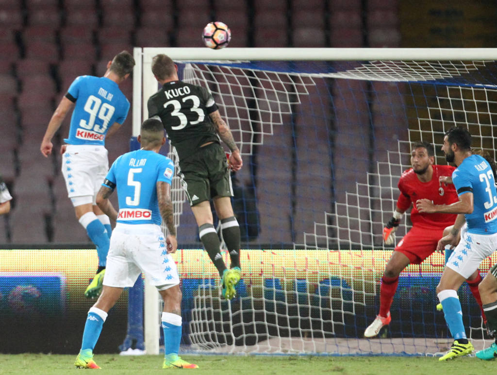 O polonês Milik marcou dois para o Napoli (Foto: Carlo Hermann/AFP)