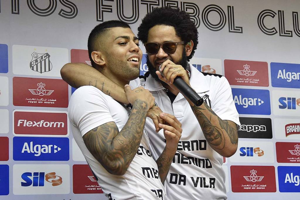 Reforço da Inter de Milão concedeu entrevista ao lado do santista Emicida (foto: Ivan Storti/Santos FC)