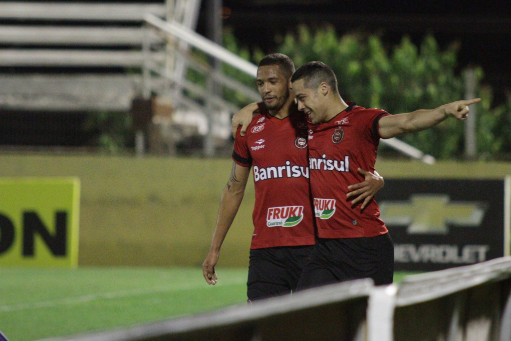 Felipe Garcia e Ramon foram os protagonistas da vitória do Brasil-RS sobre o Bragantino (Foto: Brasil-RS/ Twitter)