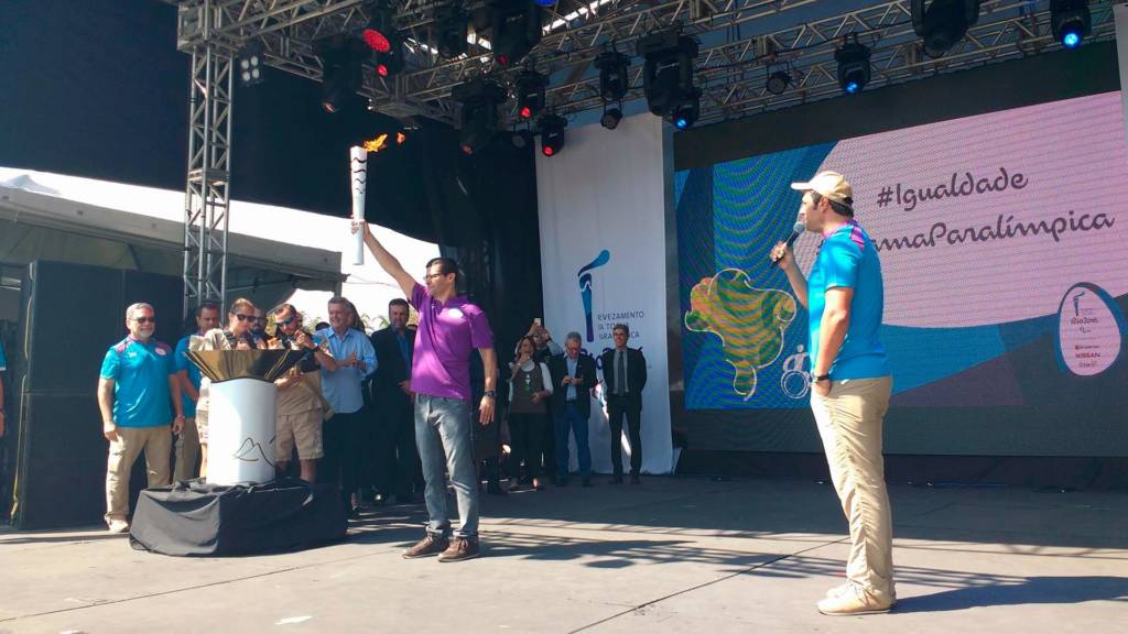 Chama paralímpica foi acesa para início do revezamento em Brasília (Foto: Divulgação)