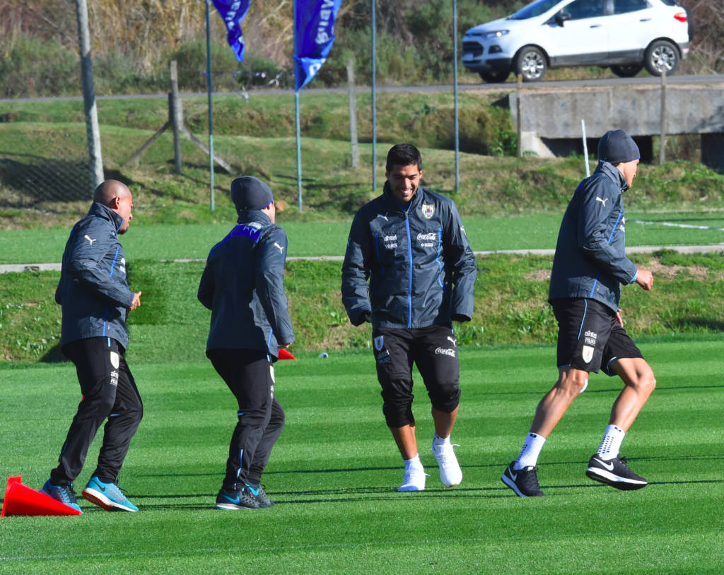 Suárez é uma aposta uruguaia para a reação após a queda diante da Argentina (foto: Miguel Rojo/AFP)