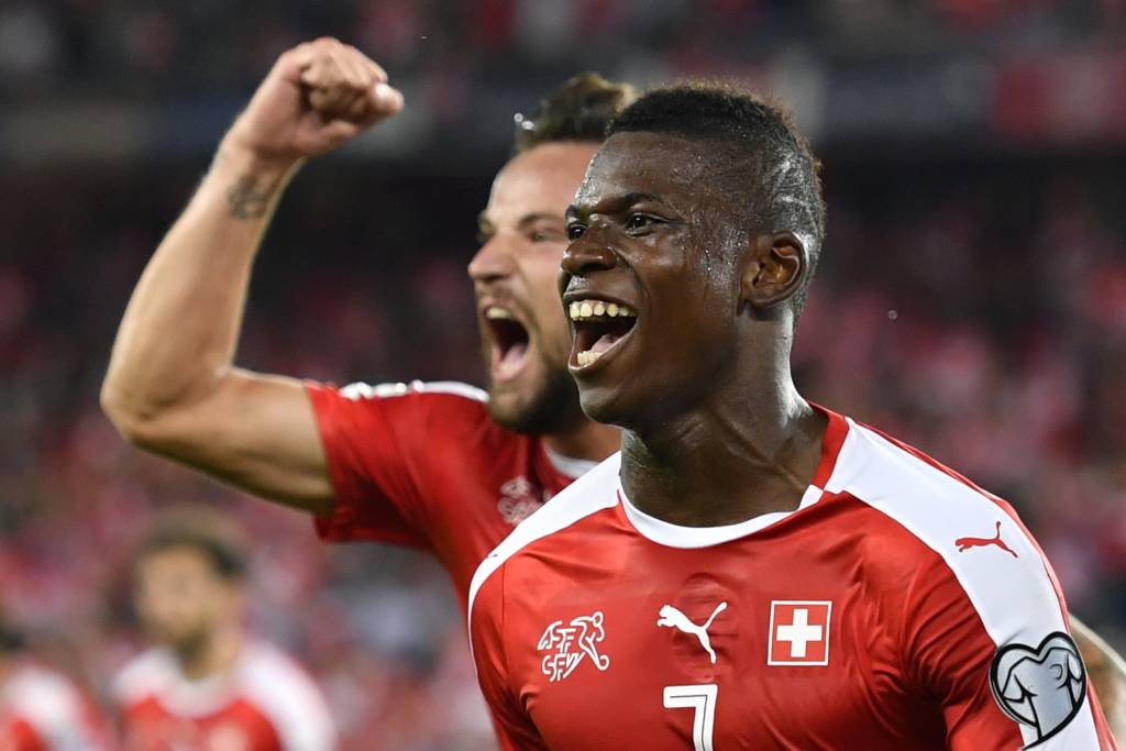 Embolo marcou o primeiro gol da Suíça (Foto: Fabrice Coffrini/AFP) 