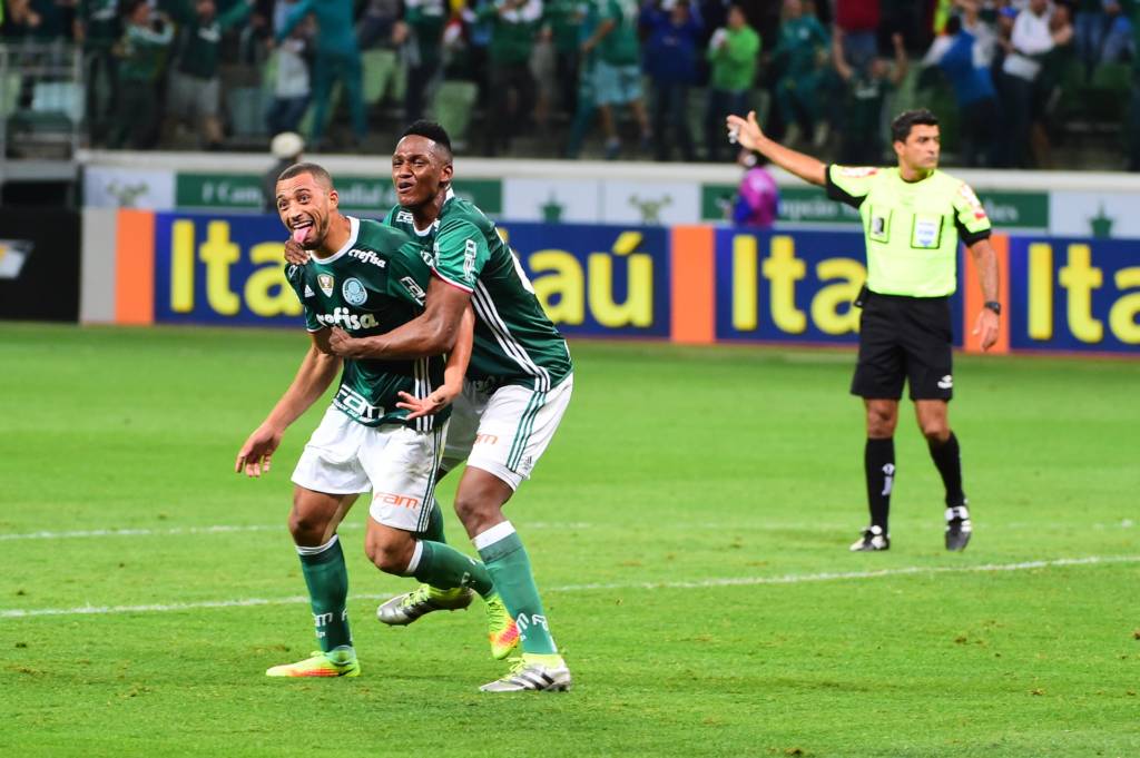 Dupla de zaga do Palmeiras garantiu a vitória sobre o São Paulo (foto: Sergio Barzaghi/Gazeta Press)
