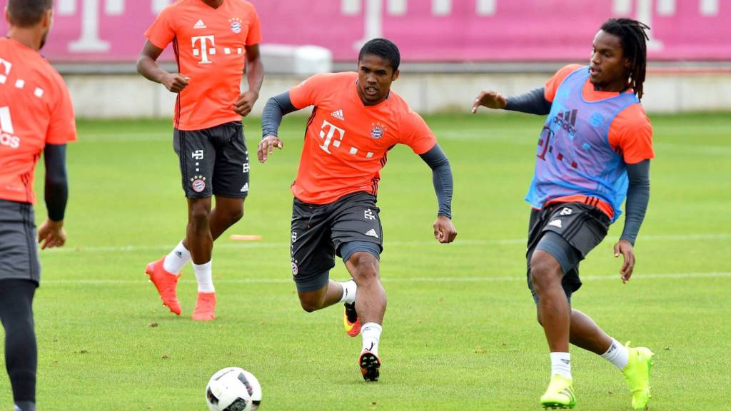 Recuperados de lesão, Douglas Costa e Renato Sanches estarão à disposição para a partida (Foto: Divulgação/F.C. Bayern)