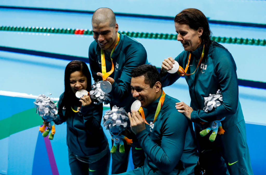 Quarteto brasileiro misto do 4x50m livre faturou a medalha de prata na noite desta sexta-feira (Foto: Washington Alves/MPIX/CPB)