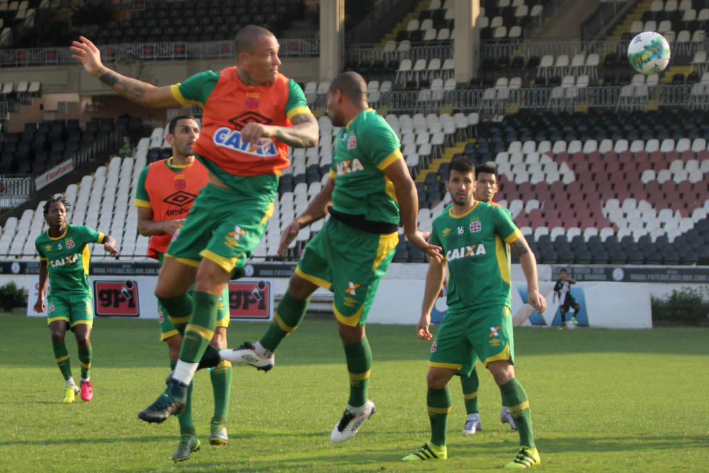 Jogadores vascaínos pregam tranquilidade para voltar a vencer (Foto: Paulo Fernandes/CRVG)