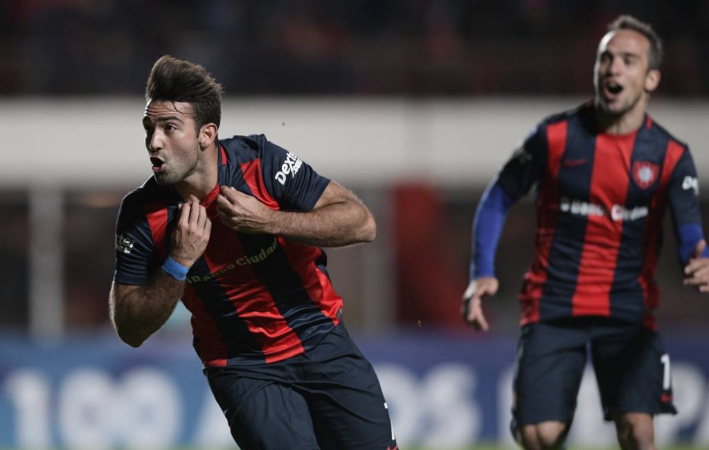 Martin Cauteruccio comemora o golaço que assegurou a vaga ao San Lorenzo (Foto: Juan Mabromata/AFP)