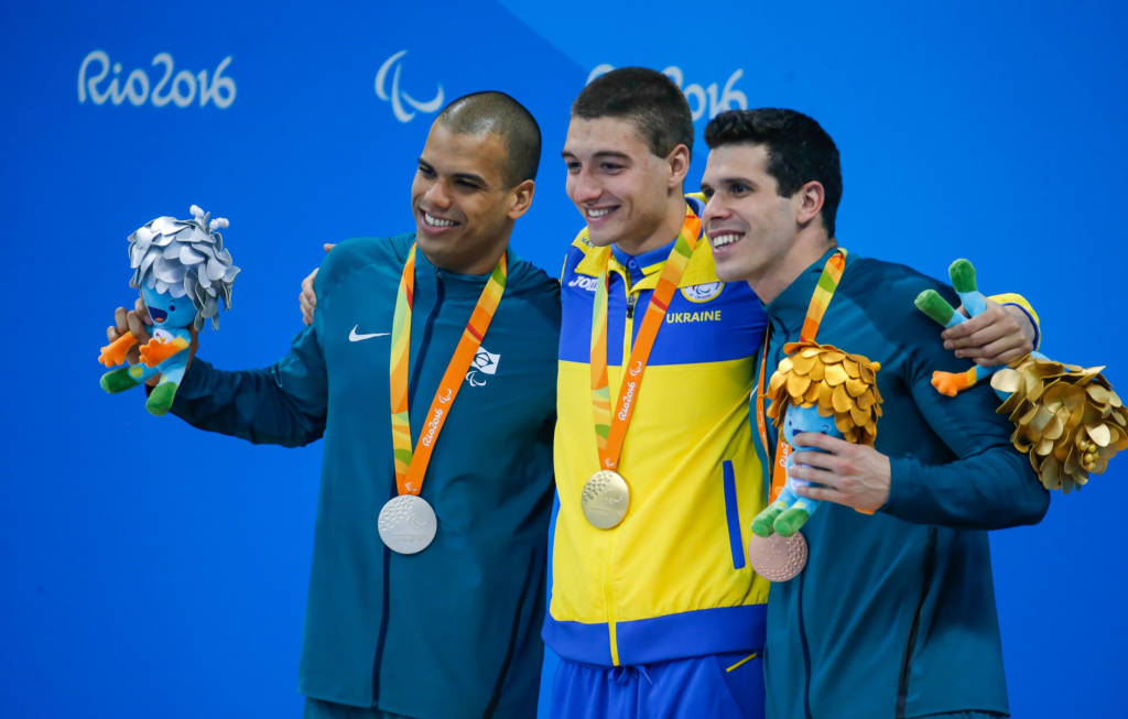 Andre Brasil (prata) e Phelipe Rodrigues fizeram dobradinha brasileira nos 100m livre S10 (Foto: Marcelo Regua/MPIX/CPB)