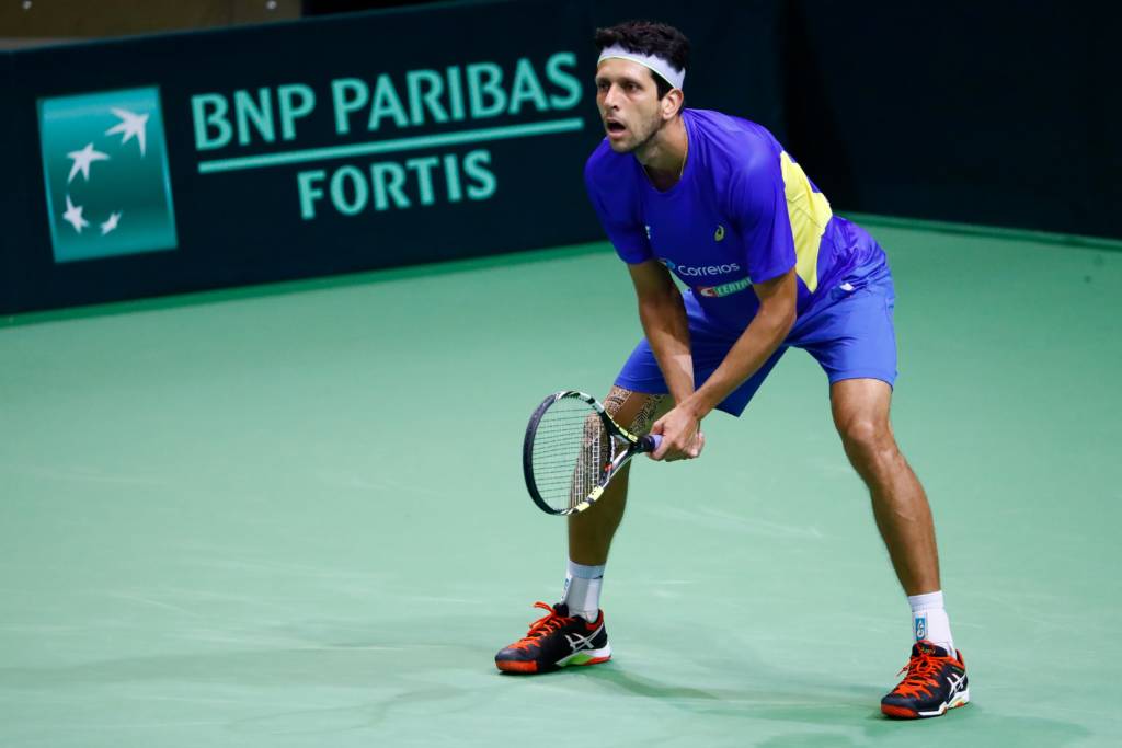 Brazil's Marcelo Melo practices during a training session ahead of the Davis Cup World Group play-off between Belgium and Brazil, on September 13, 2016 in Ostend. / AFP PHOTO / BELGA AND Belga / KURT DESPLENTER / Belgium OUT