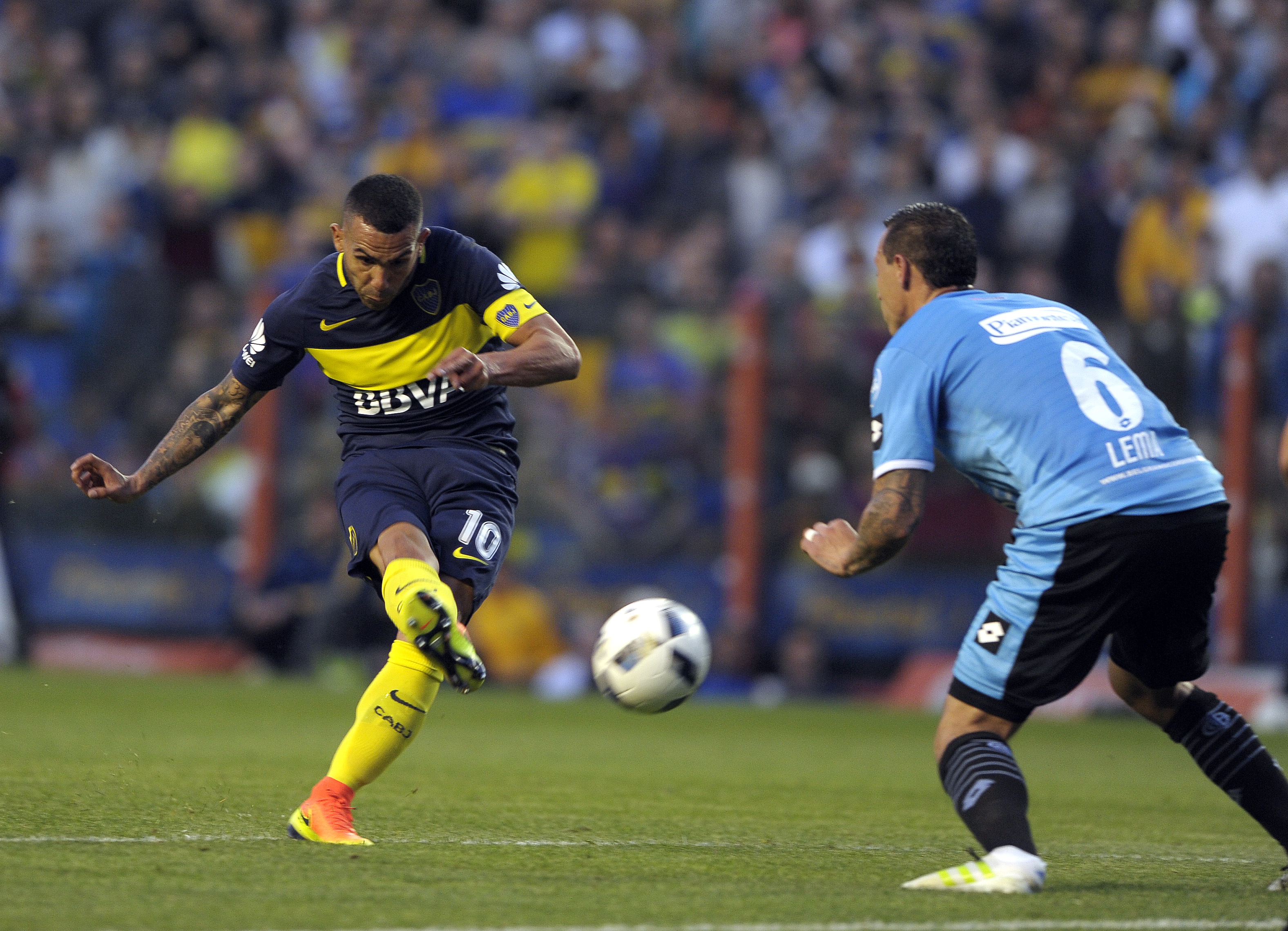 Camisa 10 do Boca pega suspensão por ser expulso logo após fazer gol (Foto: ALEJANDRO PAGNI/ AFP) 