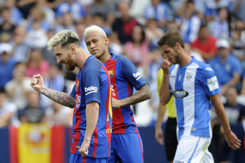 Messi, com dois gols, e Neymar, com um gol, foram dois dos destaques da partida (Foto: AFP)