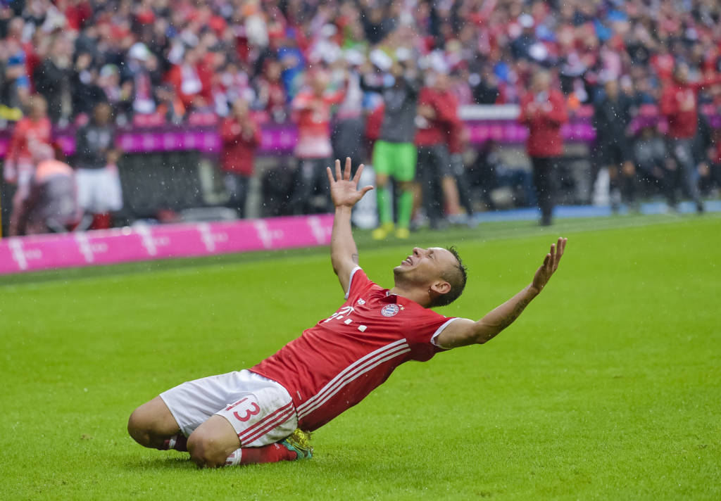O lateral brasileiro Rafinha marcou o terceiro gol do Bayern (Foto: AFP)