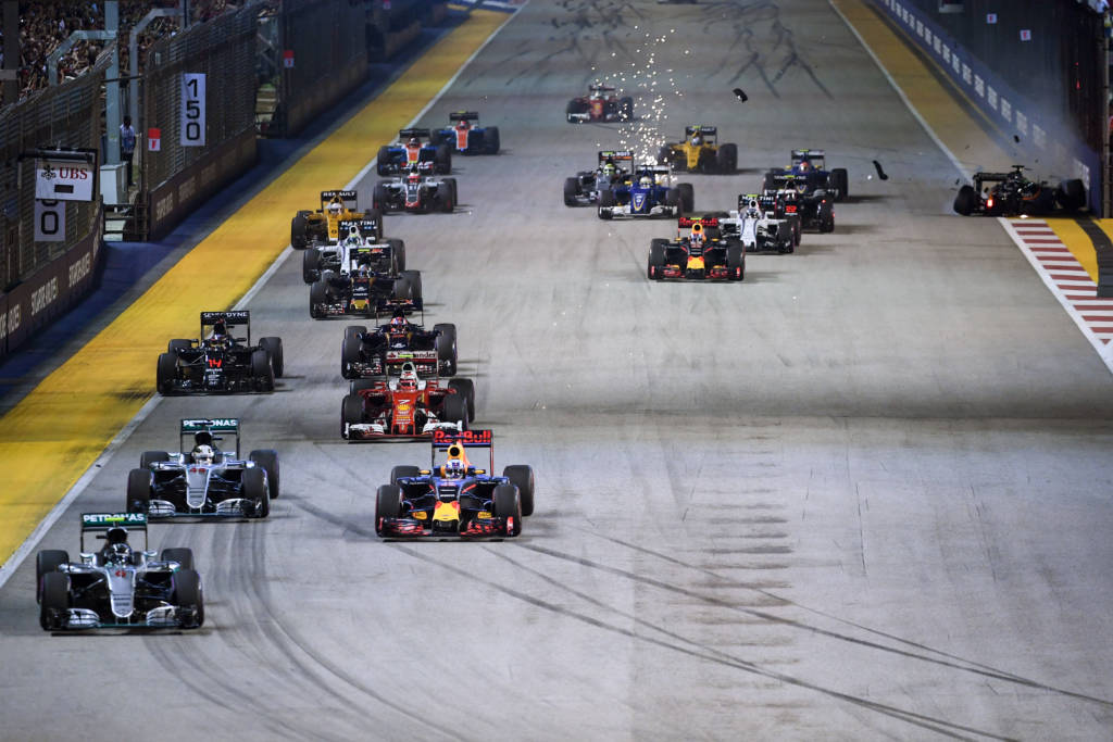 Atualmente dominada pela Mercedes, Fórmula 1 deve passar por algumas mudanças visando a maior competitividade nas pistas (Foto: Mohd Rasfan/AFP)