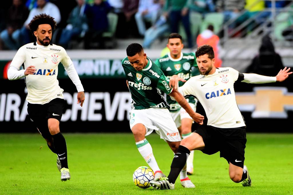 O volante Cristian foi o único corintiano titular nos dois Derbys do Brasileiro (Foto: Sergio Barzaghi/Gazeta Press)