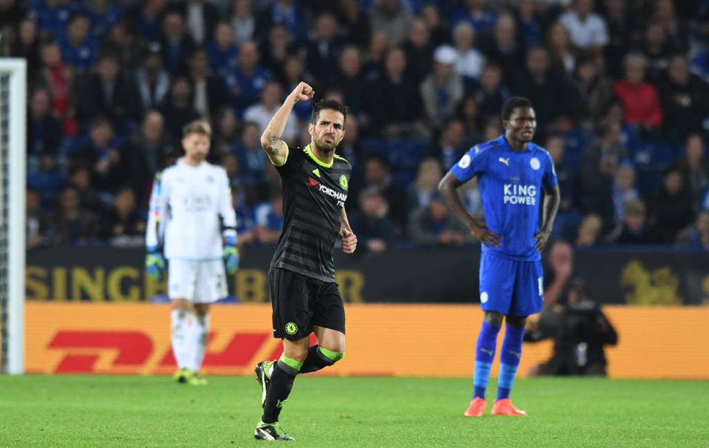 Com dois gols de Fabregas, o Chelsea conseguiu a virada sobre o Leicester (Foto: Anthony Devlin/AFP)