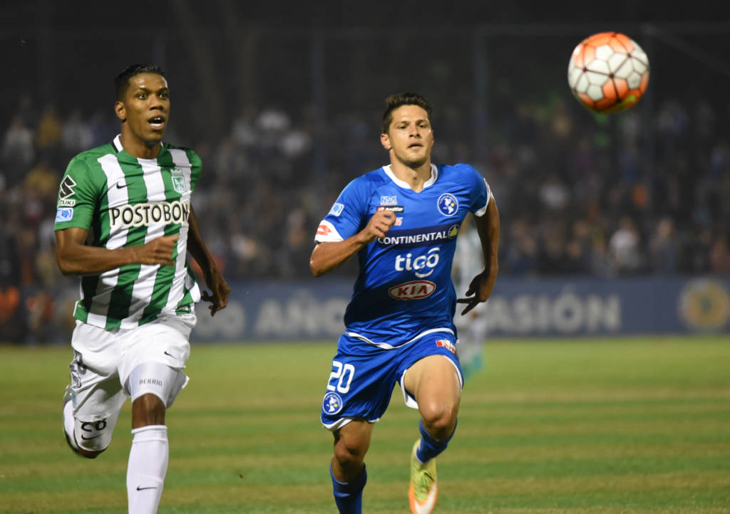 Gol de empate do Sol de América saiu aos 44 minutos do segundo tempo (Foto: Norberto Duarte/AFP)