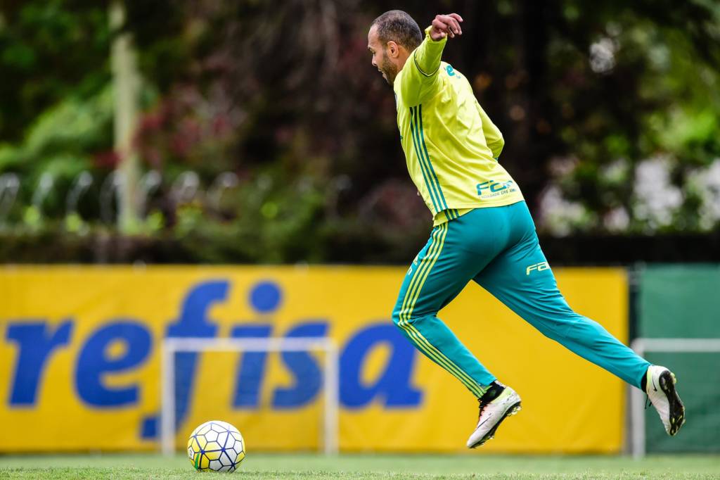 Absolvido do doping, o atacante Alecsandro foi relacionado e deve atuar contra o paraibano Botafogo (Foto: Fernando Dantas/Gazeta Press)