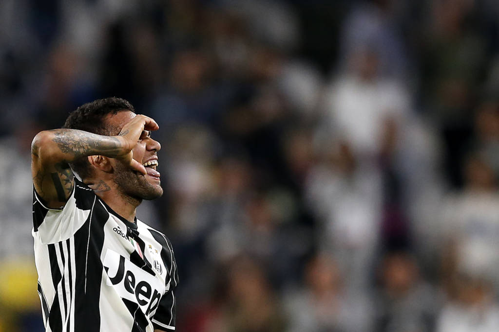 Brasileiro marca o terceiro da goleada (Foto: MARCO BERTORELLO / AFP)