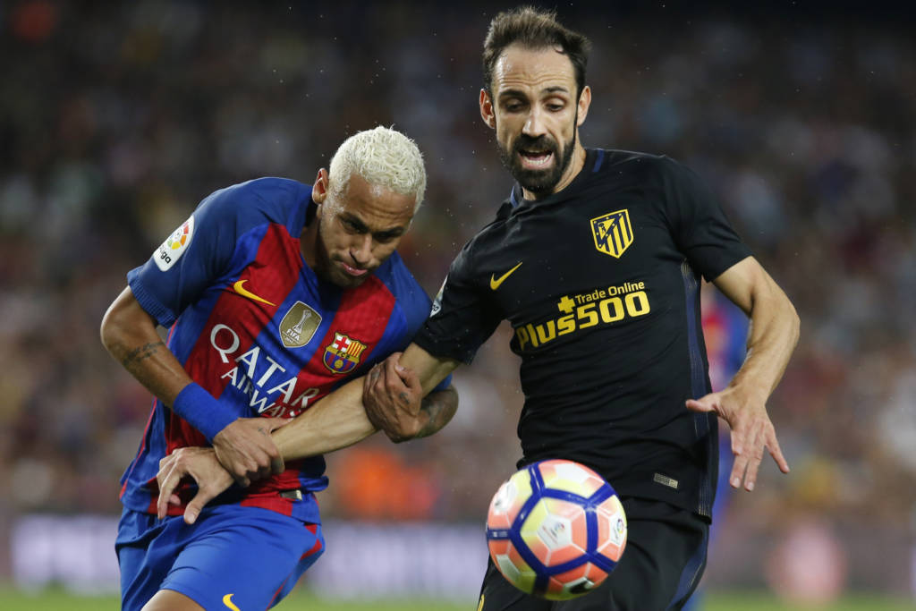 Barcelona saiu na frente, mas não conseguiu segurar e cedeu o empate ao Atlético (Foto: Pau Barrena/AFP)
