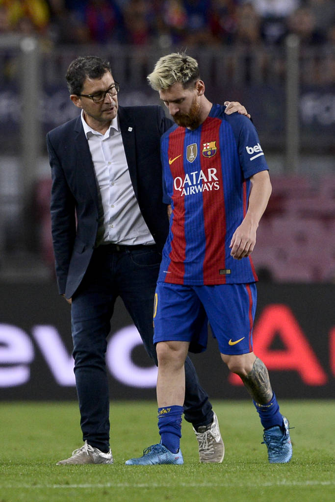 Messi sentiu a virilha no início da segunda etapa (Foto: Josep Lago/AFP)