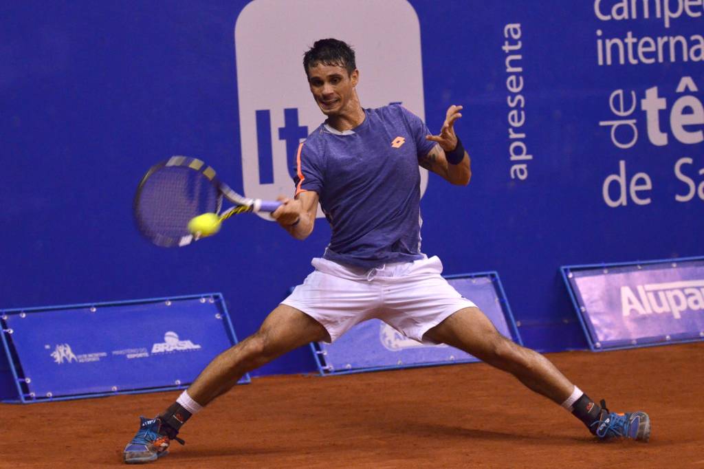 Rogerinho estreou bem diante do compatriota Bruno Satanna (Foto: João Pires/Fotojump)