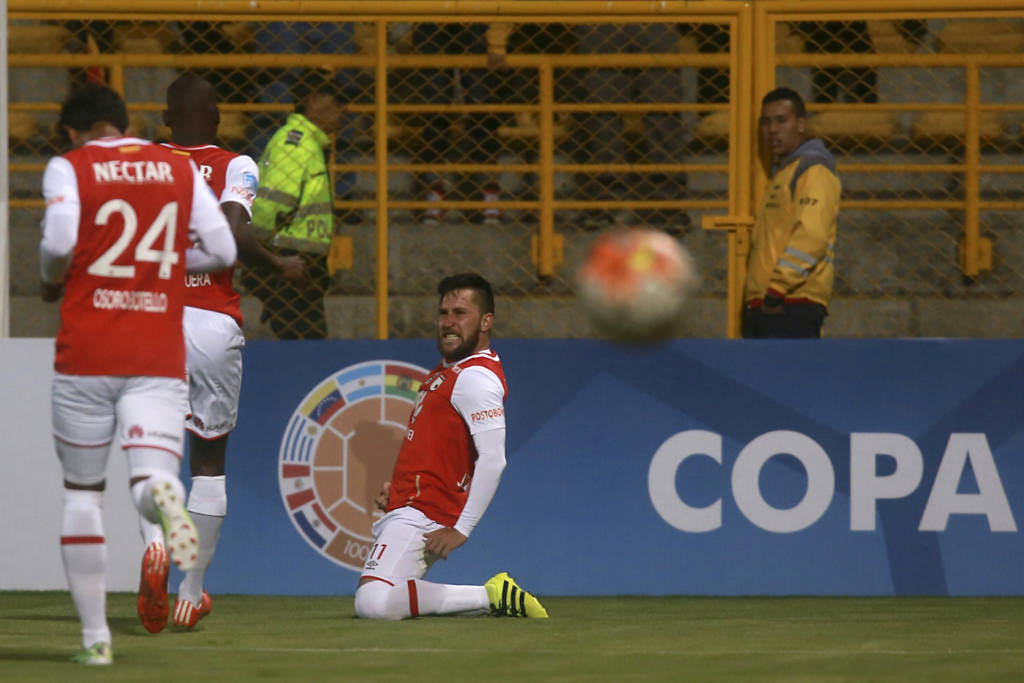 O argentino Gómez foi o destaque da partida entre Santa Fe e Cerro (foto: Ivan Valencia/AFP)