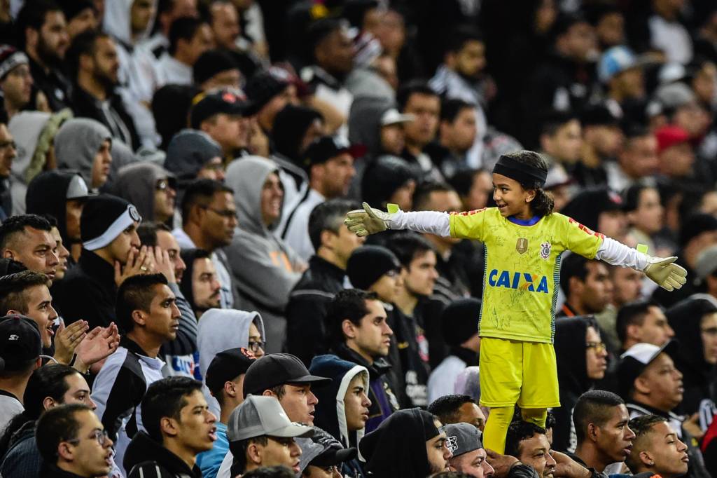 Torcida apoiou o criticado Corinthians durante a partida (foto: Fernando Dantas/Gazeta Press)