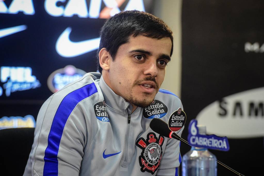 O lateral direito Fagner ressaltou as semelhanças entre Fábio Carille e Tite (Foto: Fernando Dantas/Gazeta Press)
