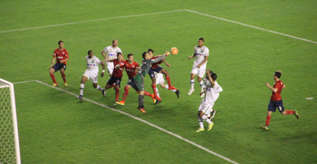A Chape empatou fora de casa e deixou decisão para Arena Condá (Foto: Cleberson Silva/ACF)