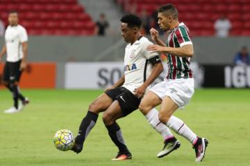 Hoje no Sporting, Elias sofreu fratura na costela diante do Flu (foto: Rodrigo Gazzanel/Ag. Corinthians)