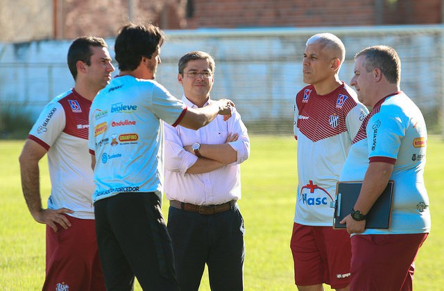 Ricardinho fará sua estreia como treinador do Tupi (Foto: Felipe Couri/Tupi F.C.)