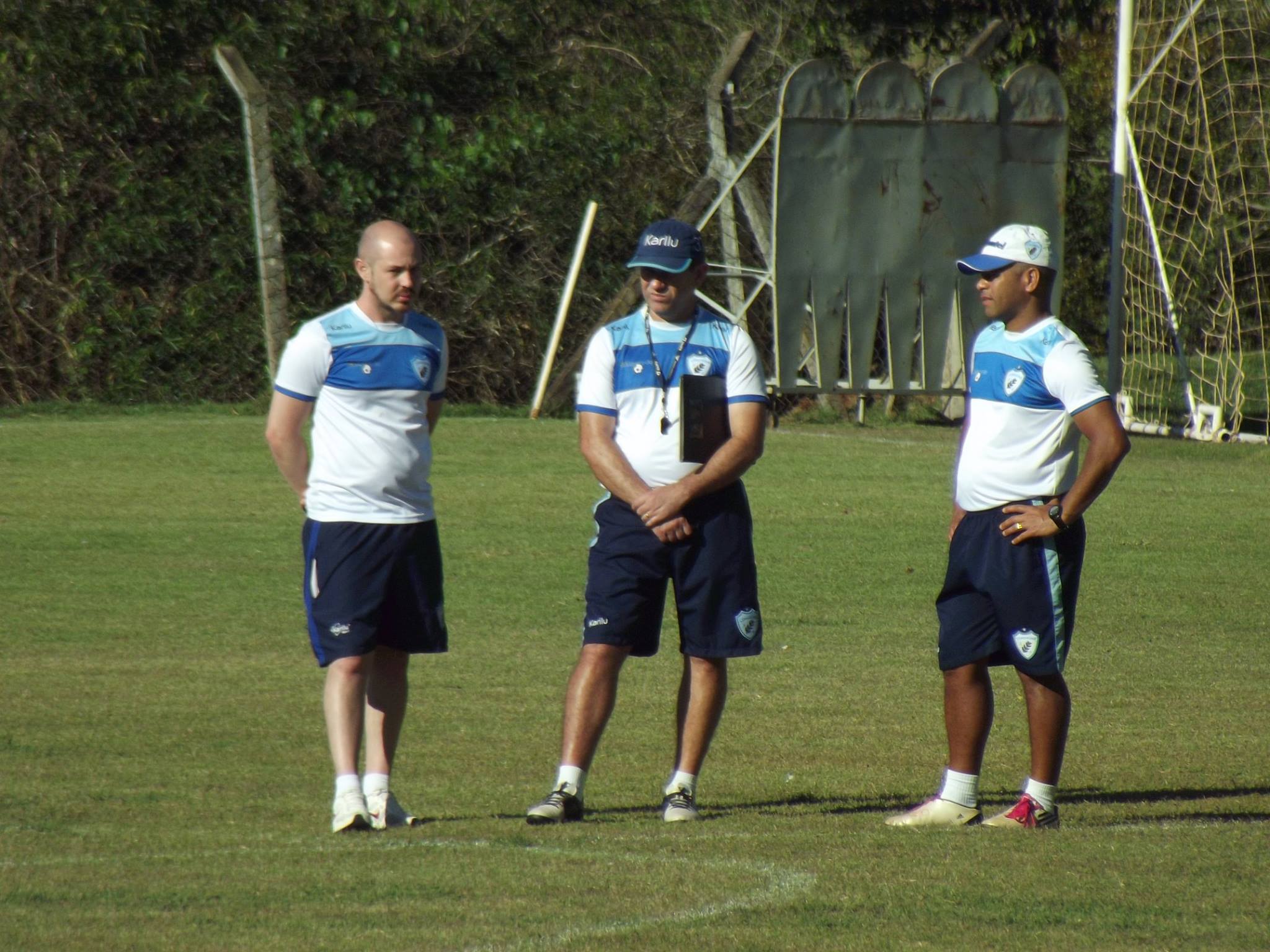 Claudio Tencati deve realizar quatro mudanças na equipe do Londrina (Foto: Rafael Ribeiro/Londrina)