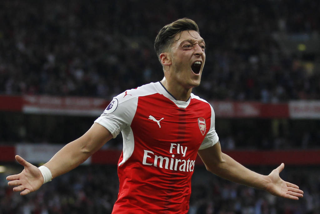Ozil fechou a contagem para o Arsenal ainda no primeiro tempo (foto: Ian Kington/AFP)