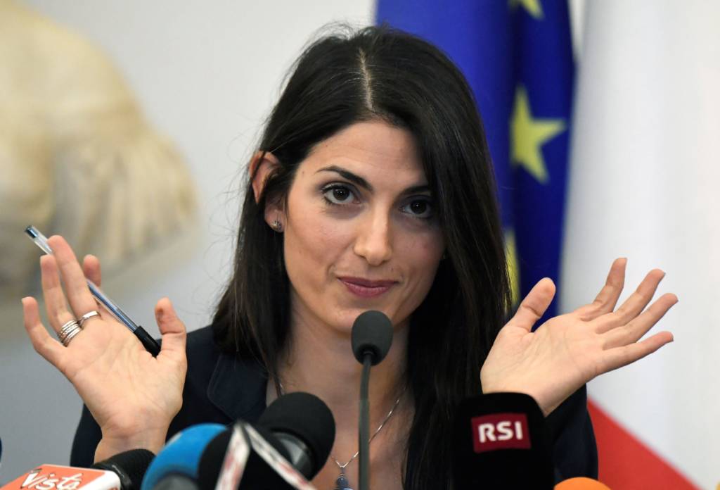 Virginia Raggi já se opôs à candidatura de Roma para sediar as Olimpíadas de 2024 (Foto: TIZIANA FABI/AFP)