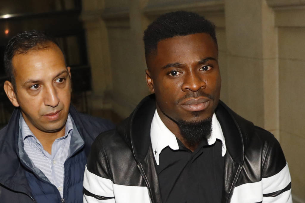 Paris Saint-Germain's defender Serge Aurier arrives to the Paris courthouse early on September 26, 2016 to answer a charge of elbowing a police officer. The 23-year-old Ivory Coast international, accused of assaulting a police officer after he was stopped in May 2016 when leaving a Parisian nightclub in the early hours of the morning, was sentenced to two months in prison on September 26, 2016. / AFP PHOTO / PATRICK KOVARIK
