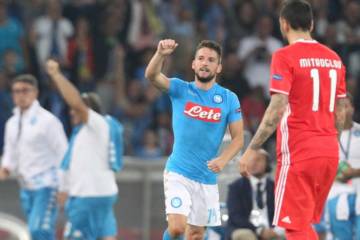 Mertens fez dois gols na goleada do Napoli (Foto: Carlo Hermann/AFP)
