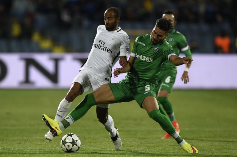 Lucas contribuiu para a vitória do PSG com uma assistência (Foto: Dimitar Dilkoff/AFP)