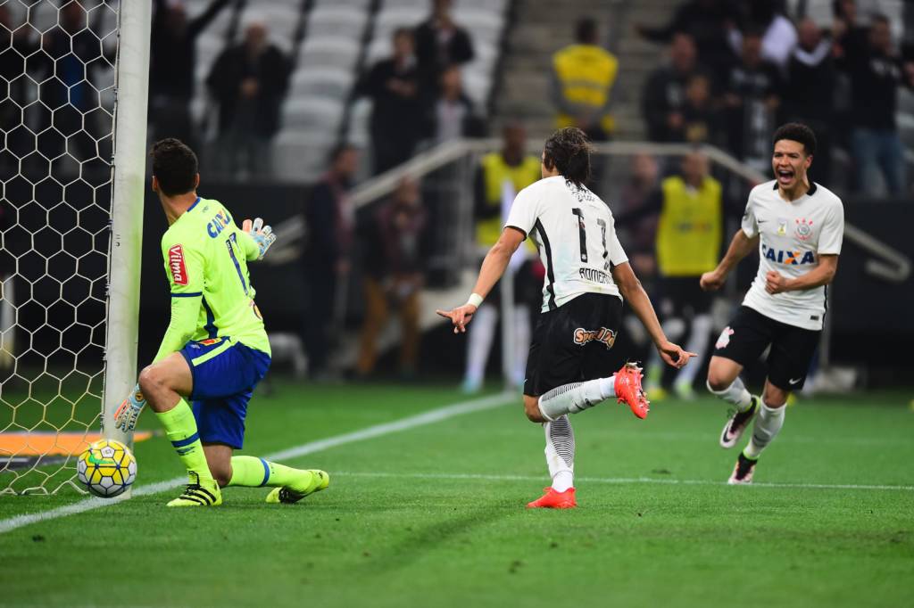 Romero se tornou o maior artilheiro de Itaquera, com os mesmos 15 gols de Guerrero (foto: Sergio Barzaghi/Gazeta Press)
