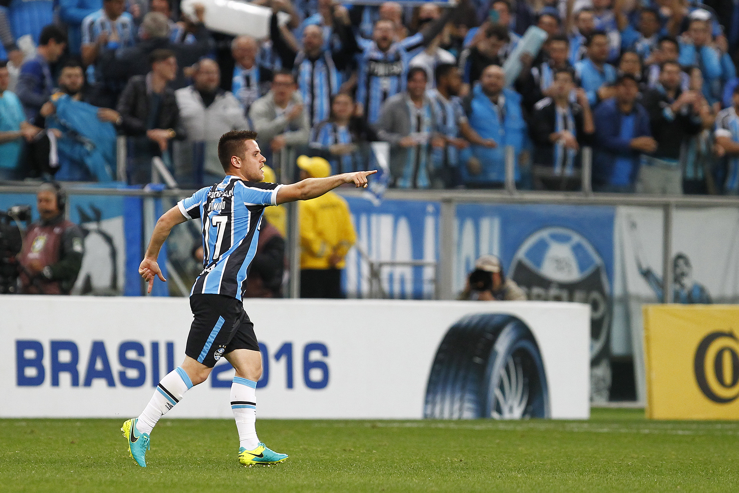 Meia atuou como ponta esquerda nesta quarta (Foto: Lucas Uebel/ GFBPA)