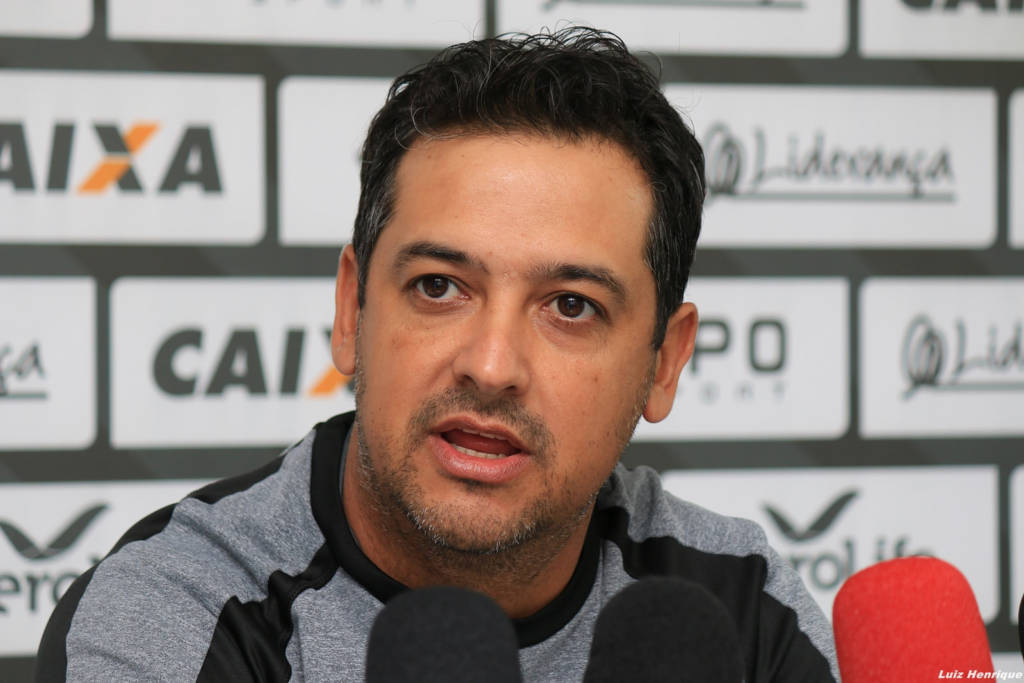 Marquinhos Santos quer equipe forte mentalmente para segurar o Inter no Beira-Rio (Foto: Luiz Henrique/Figueirense)