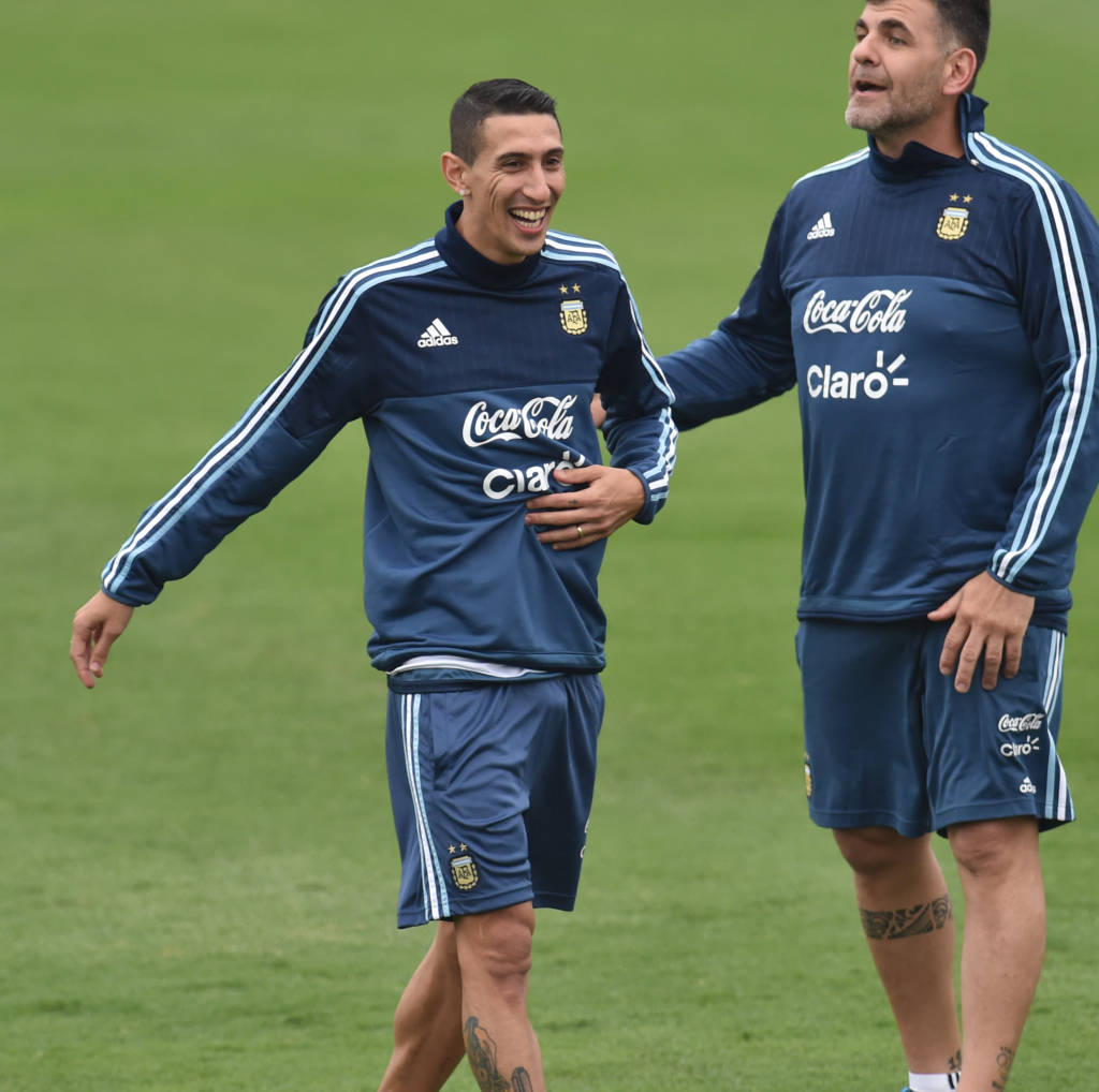 Argentina's national football team player Angel Di Maria (L) jokes with an assistant during a training session in Lima on October 03, 2016.  Argentina will face Peru in a FIFA World Cup Russia 2018 qualifier match on October 6. / AFP PHOTO / LUKA GONZALES