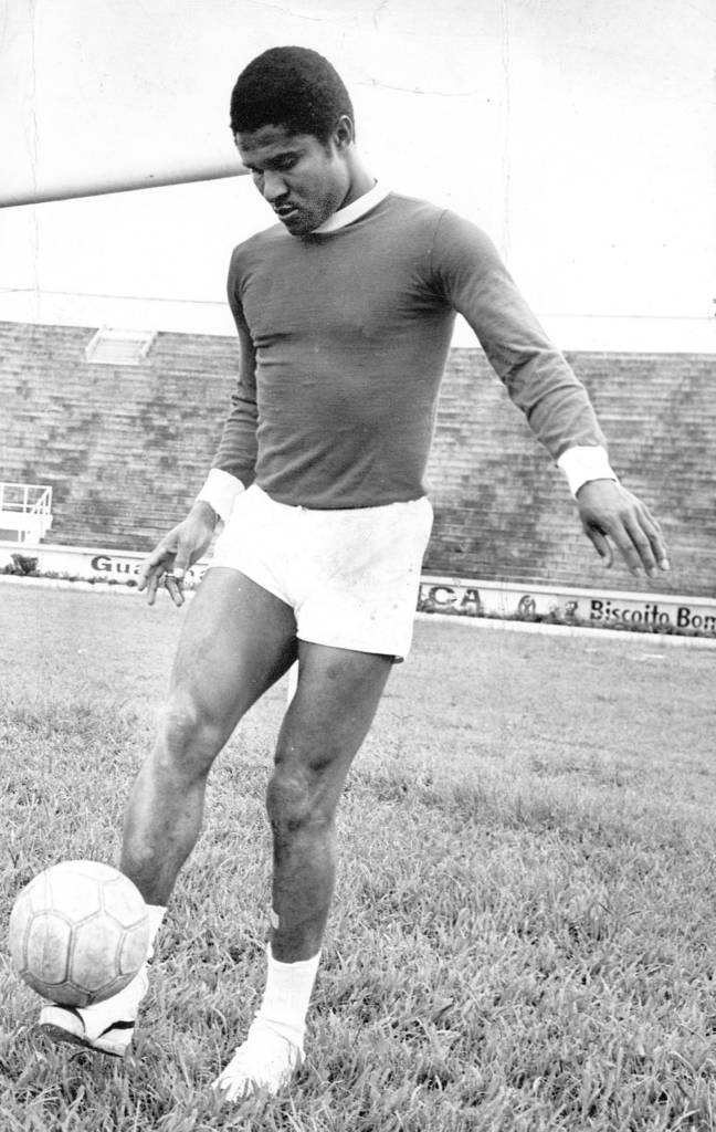 Eusébio foi o grande artilheiro do Benfica na história do confronto, com cinco gols (Foto: Acervo/Gazeta Press)