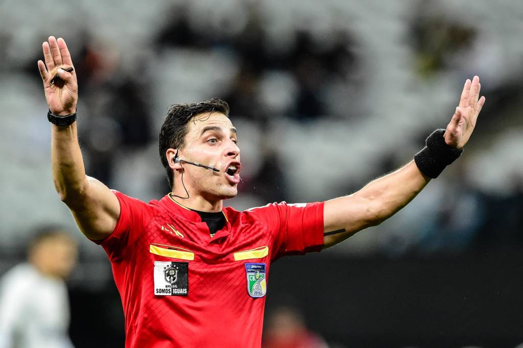 Rodolpho Toski Marques anulou um gol de Gustavo no empate entre Corinthians e Atlético-MG (foto: Fernando Dantas/Gazeta Press)