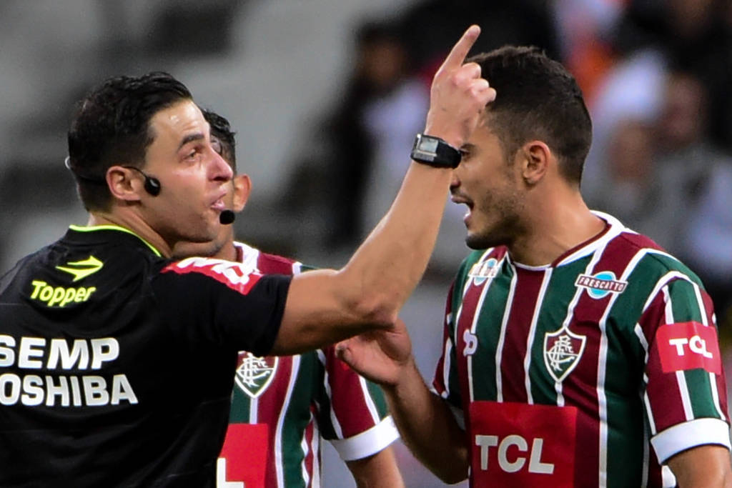 Fluminense não poupou críticas à arbitragem (Foto: Djalma Vassão/Gazeta Press)