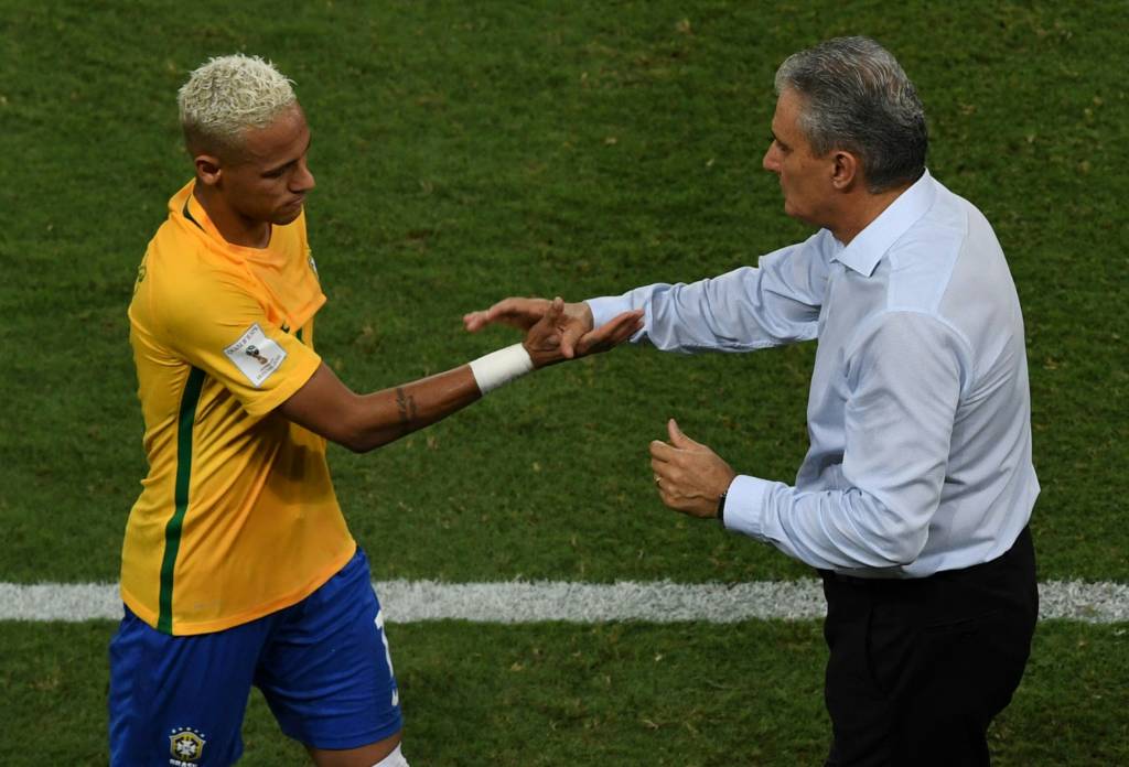 O técnico Tite faz mistério sobre o substituto de Neymar para o duelo contra a Venezuela (Foto: Vanderlei Almeida/AFP)