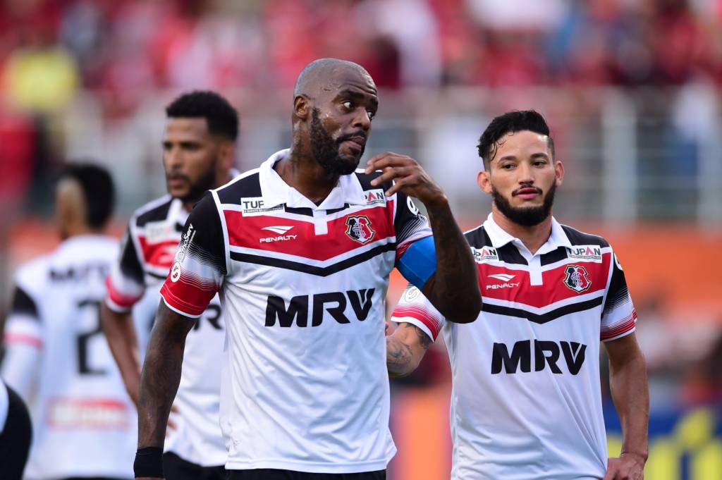 Grafite lamentou a falta de planejamento do Santa Cruz para a disputa do Brasileirão (Foto: Djalma Vassao/Gazeta Press)