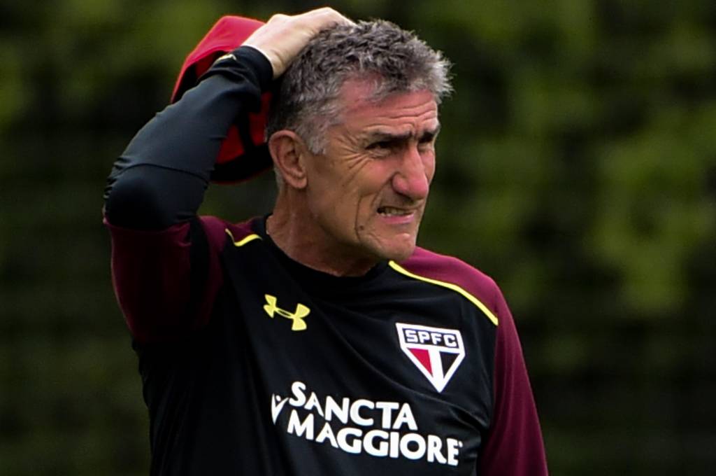 Edgardo Bauza deixou o São Paulo com mais derrotas do que vitórias (Foto: Djalma Vassão/Gazeta Press)