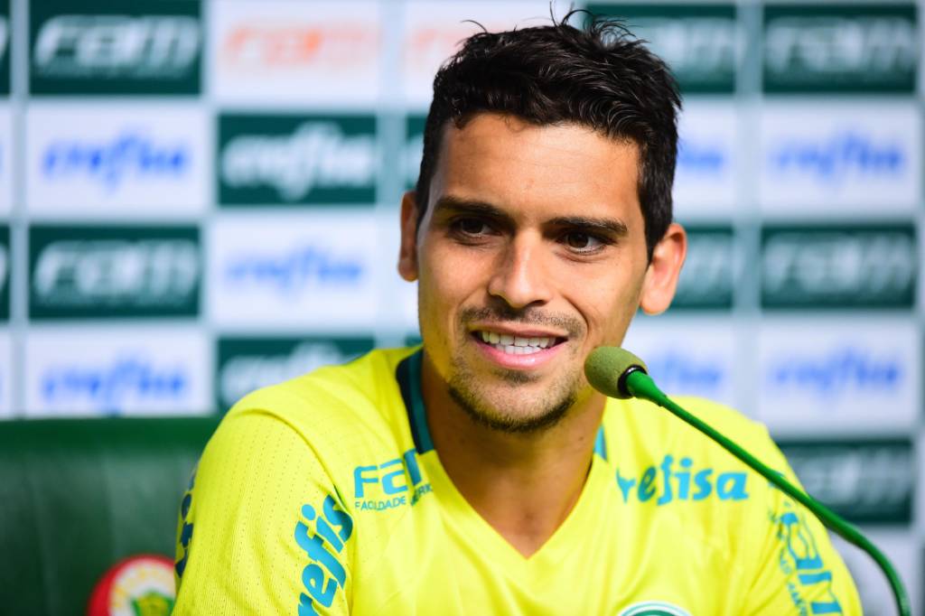 Jean, jogador do Palmeiras, durante entrevista coletiva após o treino na Academia de Futebol (Barra Funda), na Zona Oeste da capital paulista.